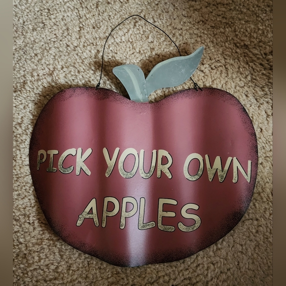 "Pick Your Own Apples" Metal Hanging Apple - Picture 1 of 2